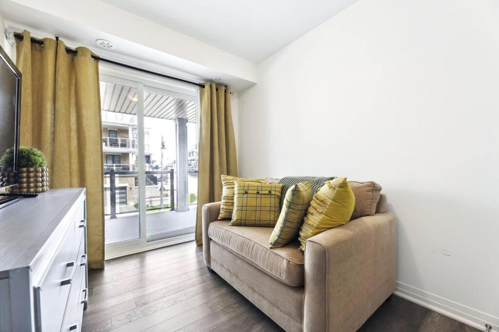 2 BedroomsWaterfront POM Serenity Escape
