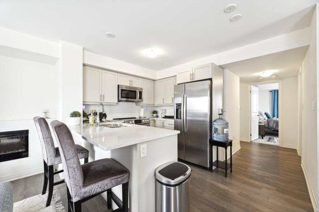 2 BedroomsWaterfront POM Serenity Escape