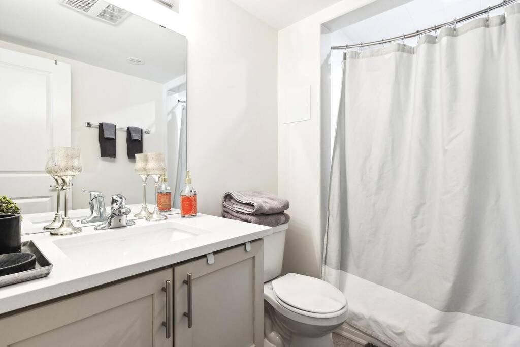 2 BedroomsWaterfront POM Serenity Escape