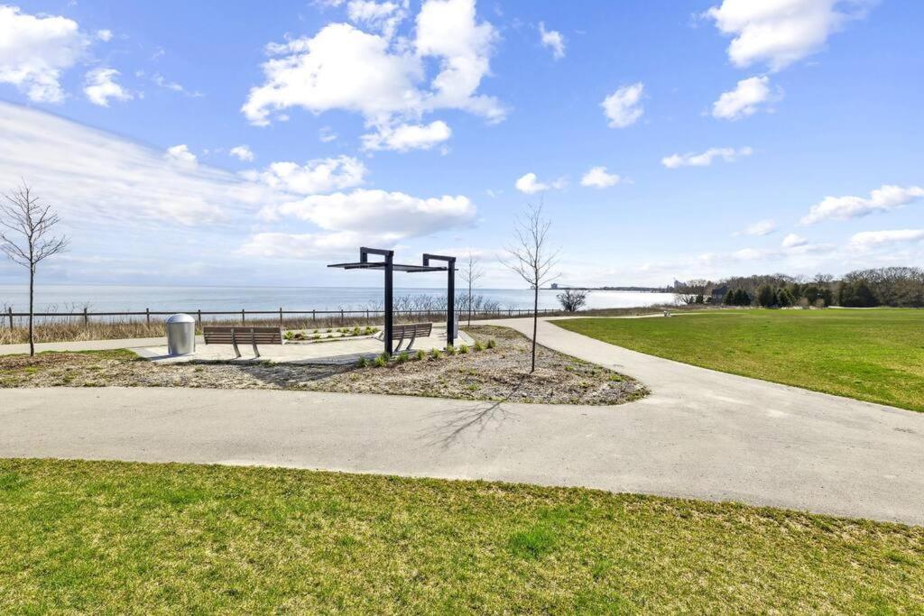2 BedroomsWaterfront POM Serenity Escape