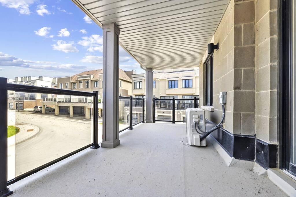 2 BedroomsWaterfront POM Serenity Escape
