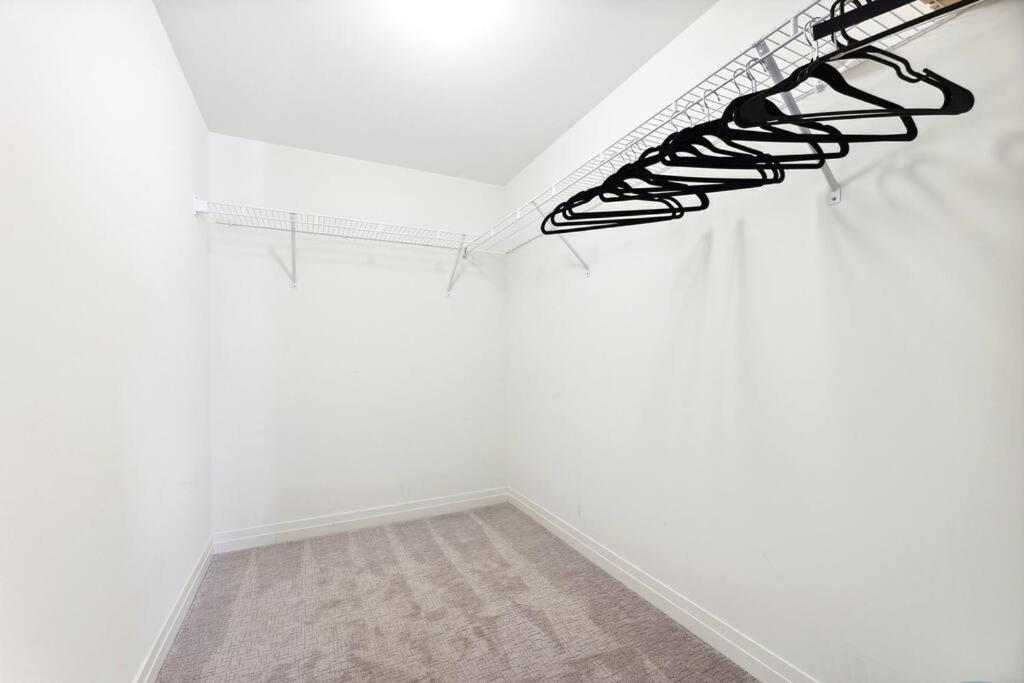 2 BedroomsWaterfront POM Serenity Escape