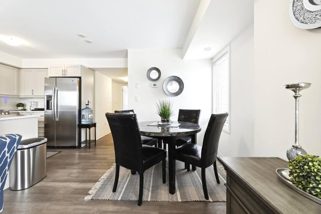 2 BedroomsWaterfront POM Serenity Escape