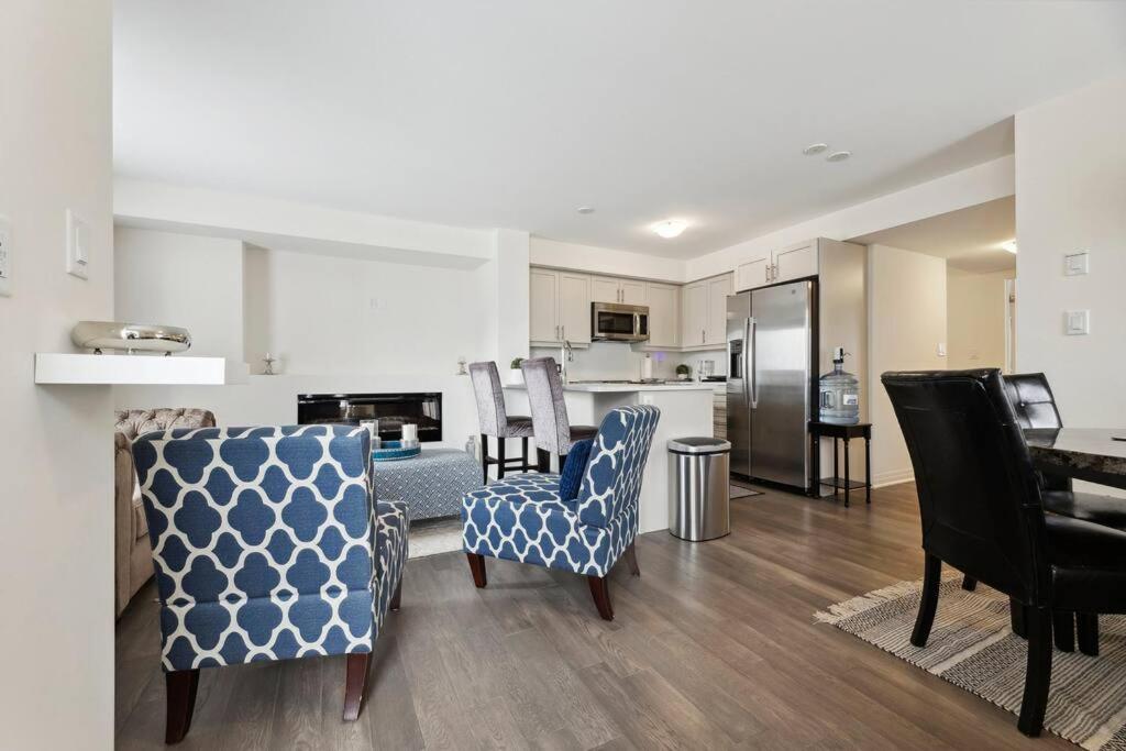 2 BedroomsWaterfront POM Serenity Escape