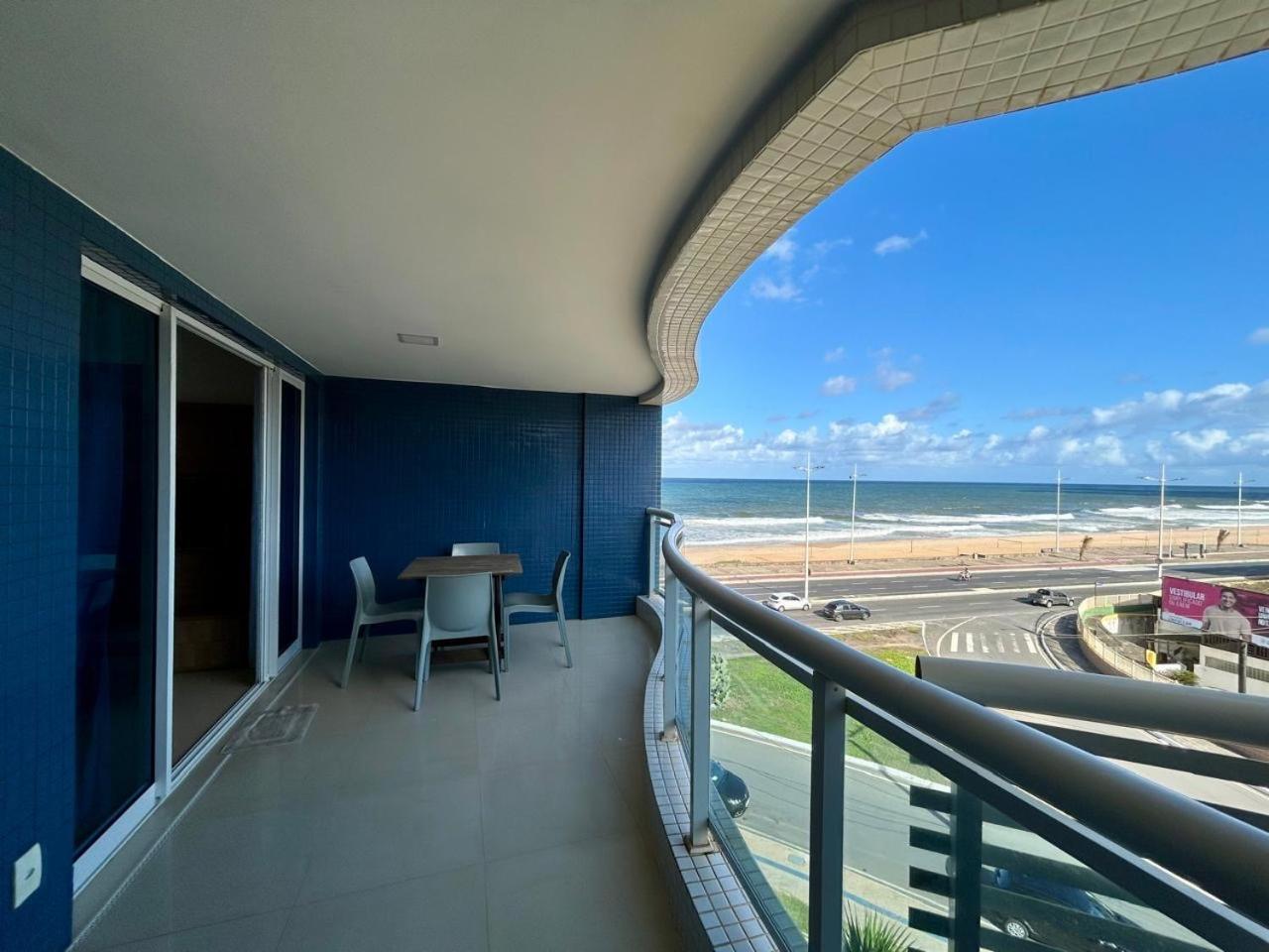 Apartamento frente mar em armação Salvador