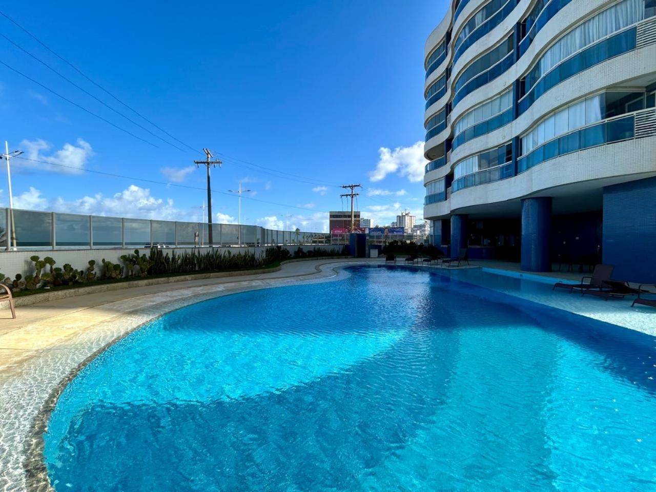 Apartamento frente mar em armação Salvador