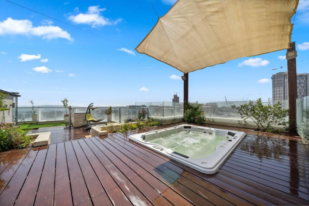 Penthouse near Machne Yehuda with Jacuzzi view 3