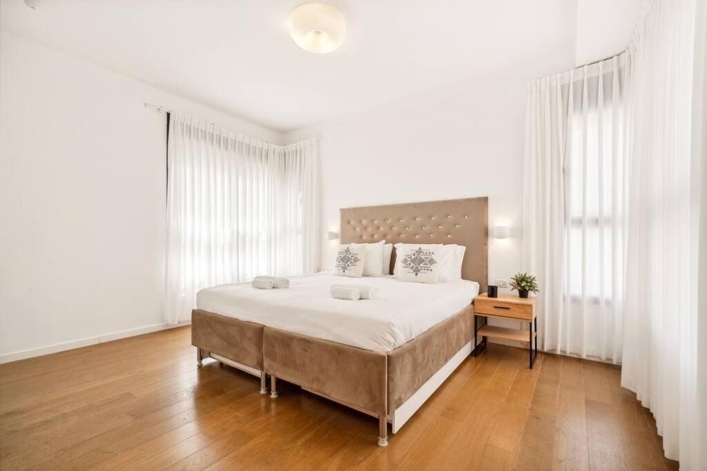 Penthouse near Machne Yehuda with Jacuzzi view 4