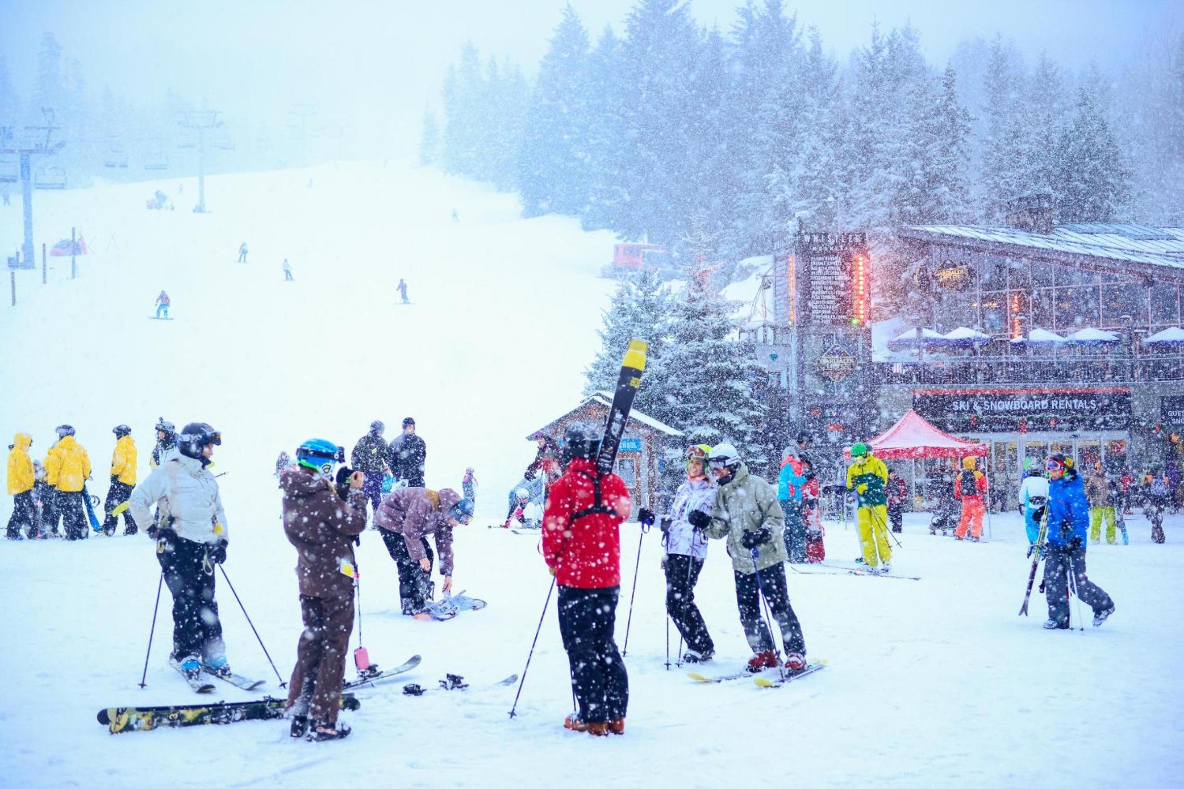 Aspens 466 | Family-Friendly Ski-in Ski-out, Three Hot Tubs, Heated Pool