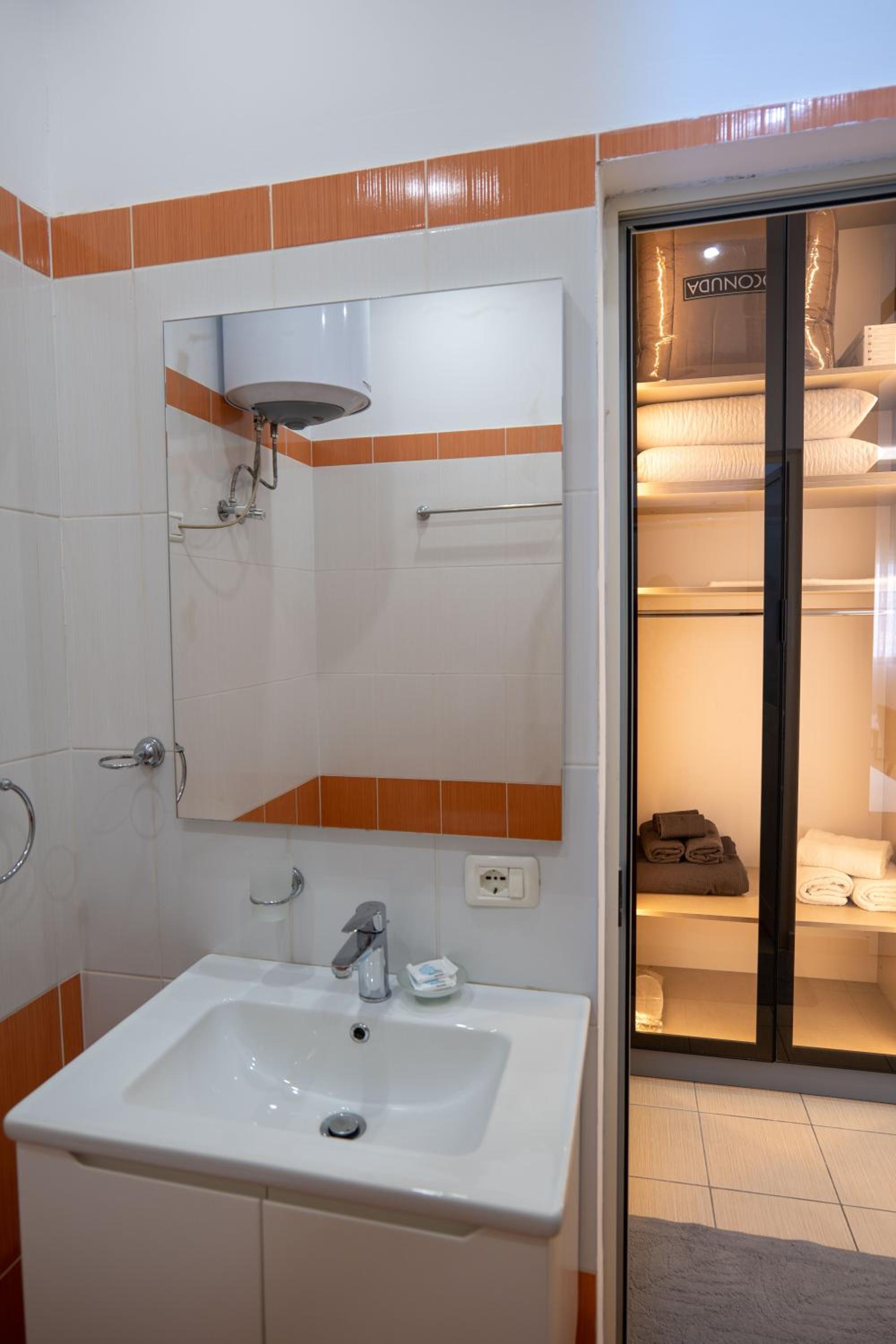 Domi Luxury beach view apartments in Saranda