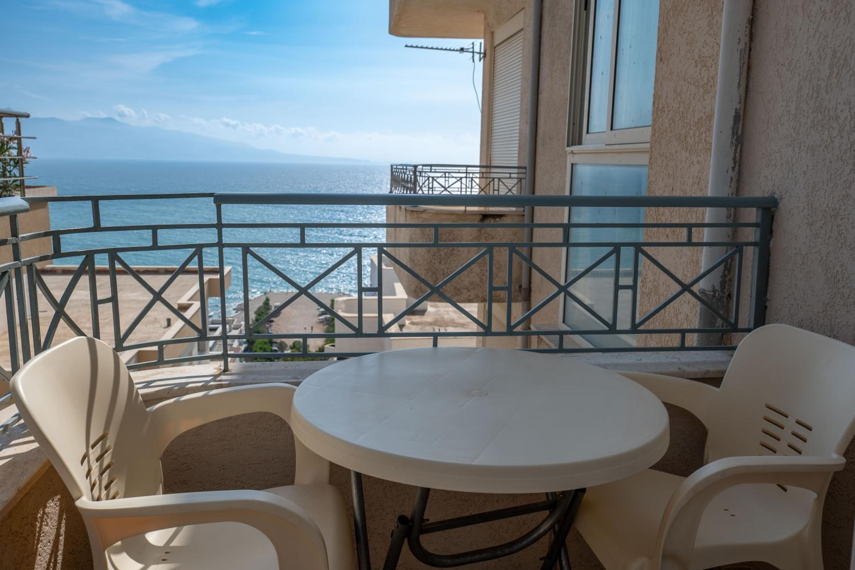 Domi Luxury beach view apartments in Saranda