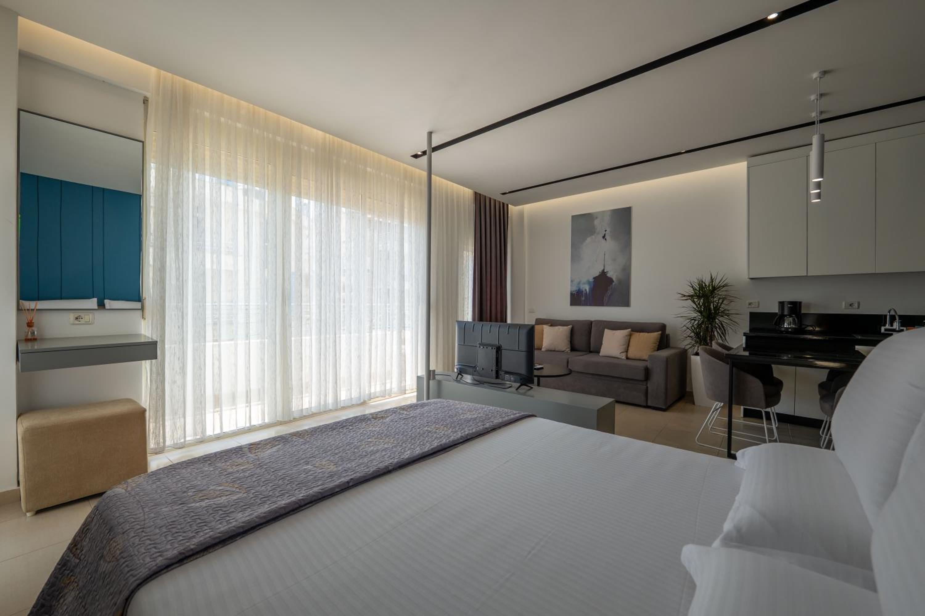 Domi Luxury beach view apartments in Saranda