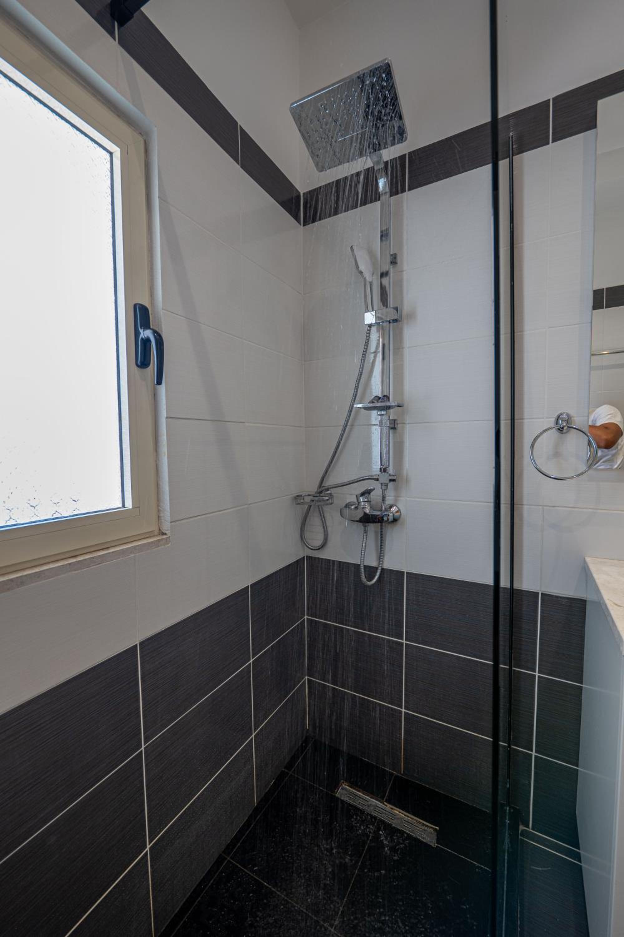 Domi Luxury beach view apartments in Saranda