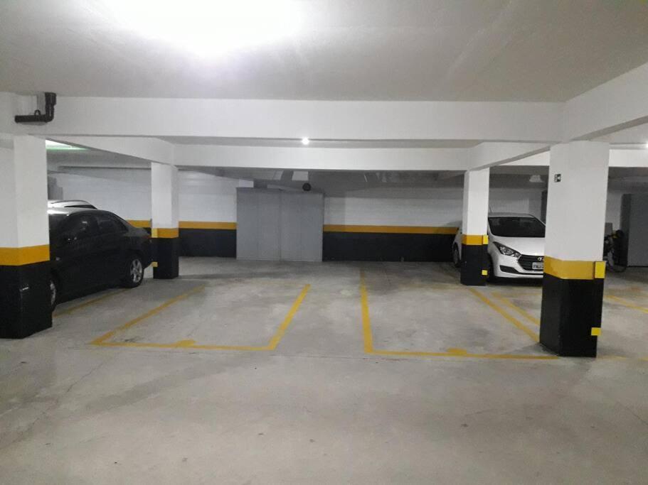 Apartamento inteiro 3 ambientes 3 WCs 2 vagas gigantes e iMac
