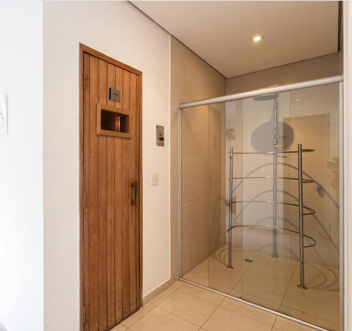 Apartamento inteiro 3 ambientes 3 WCs 2 vagas gigantes e iMac