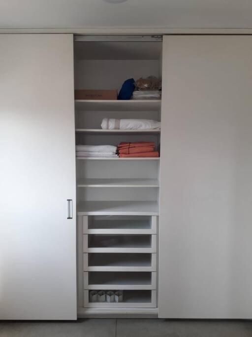 Apartamento inteiro 3 ambientes 3 WCs 2 vagas gigantes e iMac