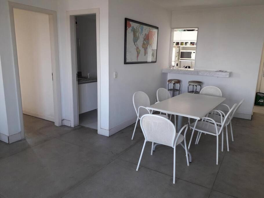 Apartamento inteiro 3 ambientes 3 WCs 2 vagas gigantes e iMac