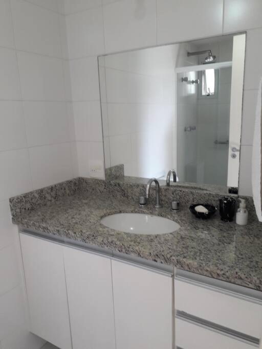 Apartamento inteiro 3 ambientes 3 WCs 2 vagas gigantes e iMac