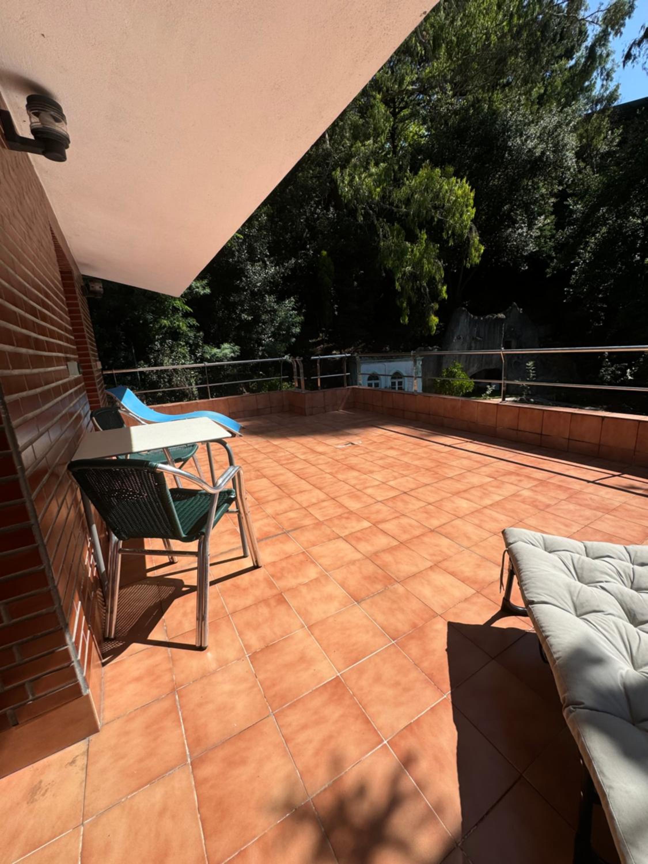 HABITACION CON HERMOSAS VISTAS A BILBAO