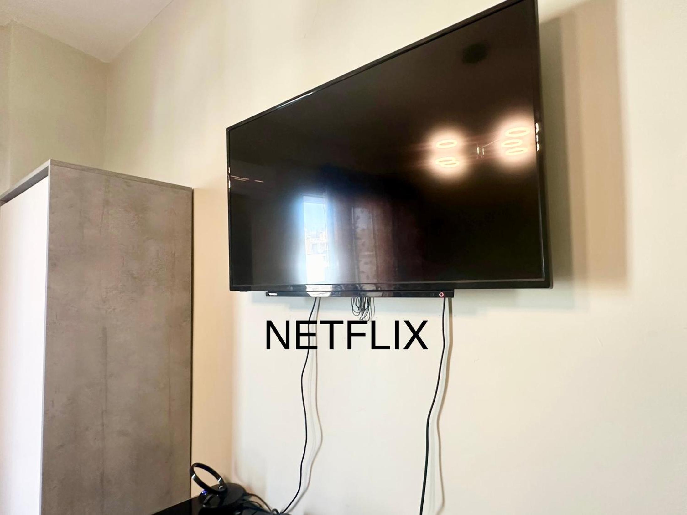 Acropolis Modern Apartments free parking,free pet hosting,Netflix