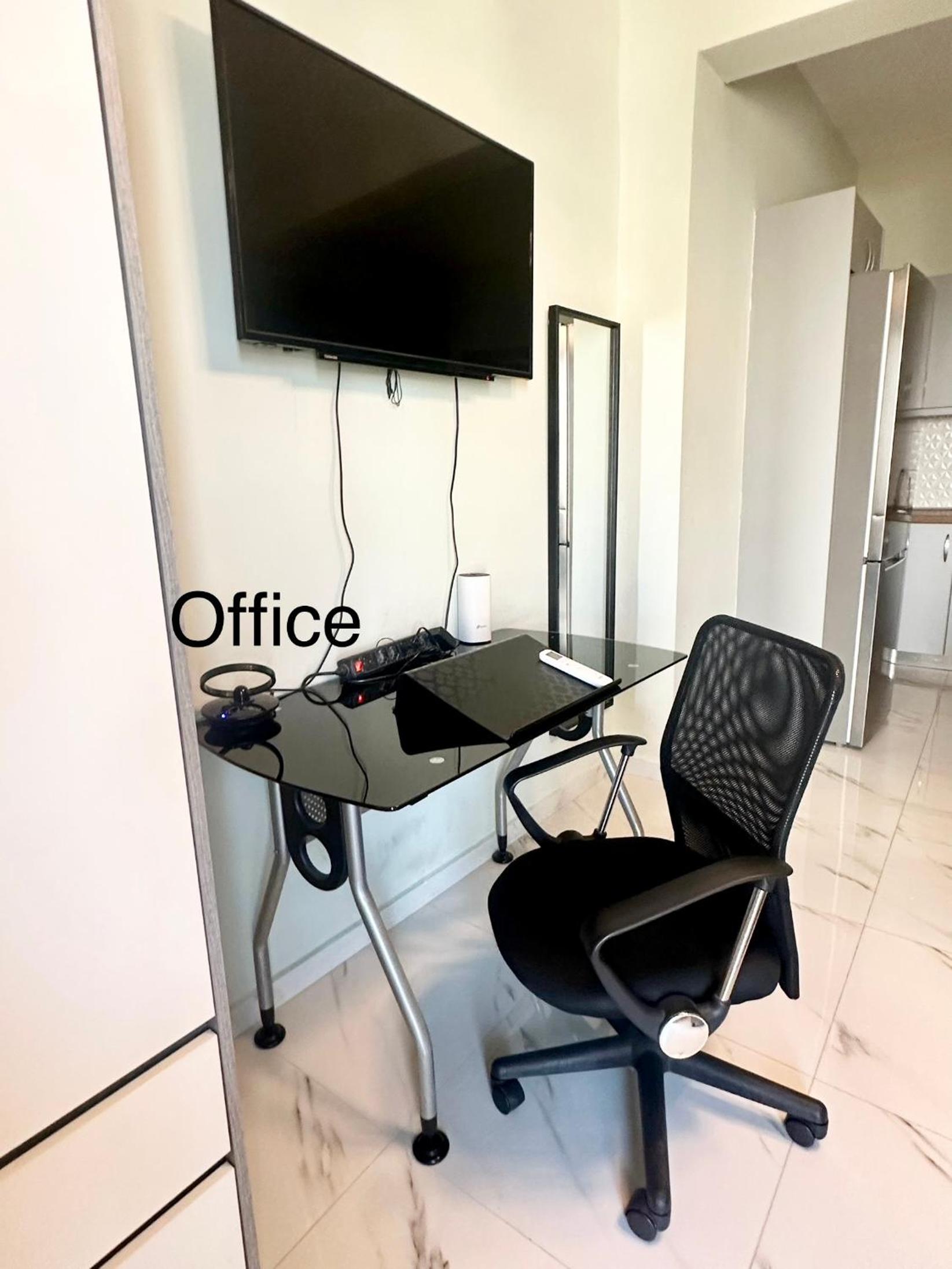Acropolis Modern Apartments free parking,free pet hosting,Netflix