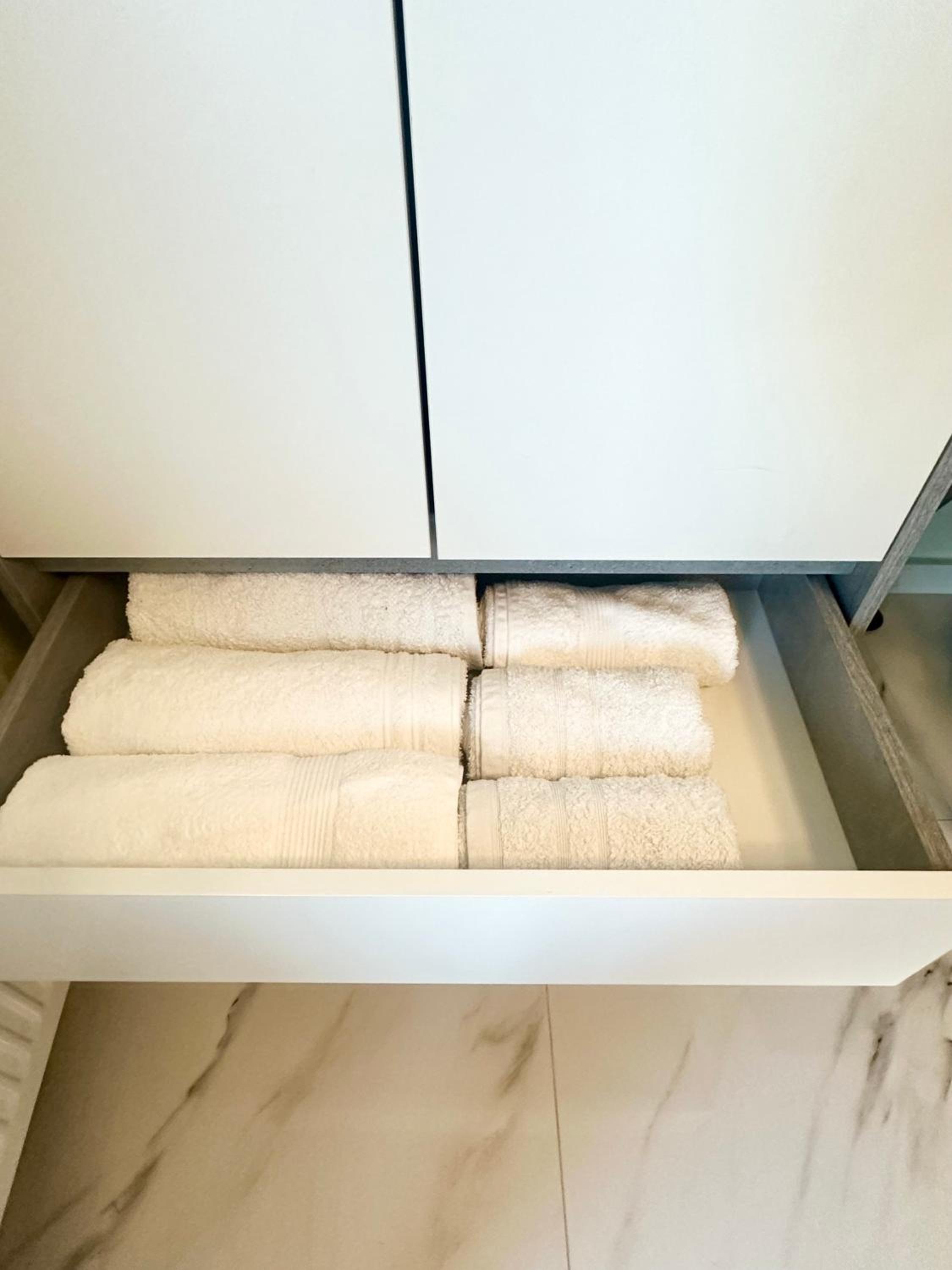 Acropolis Modern Apartments free parking,free pet hosting,Netflix