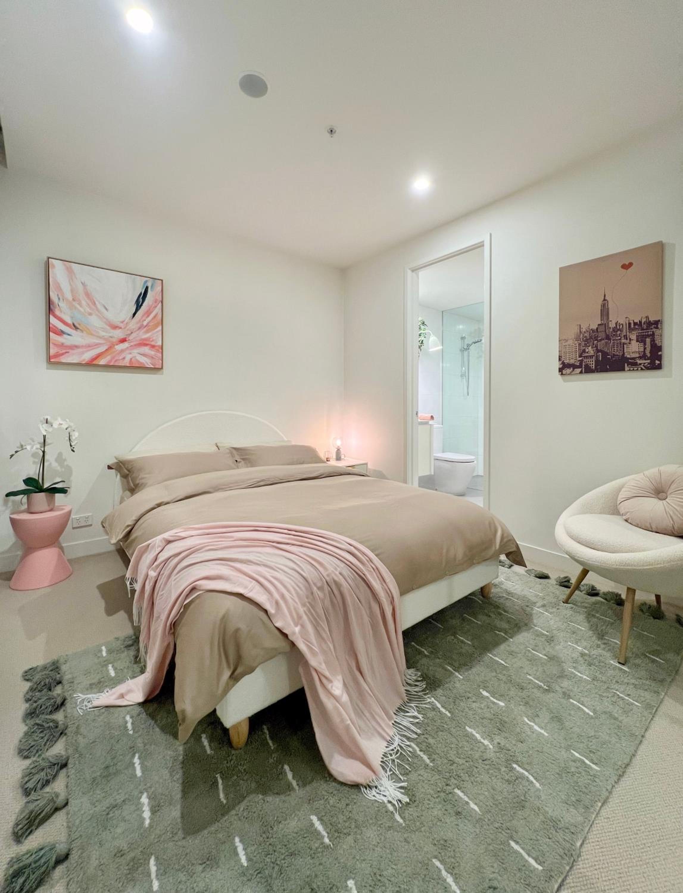 Indulge Luxury Holiday Near Brighton Beach with Private Garden Parking