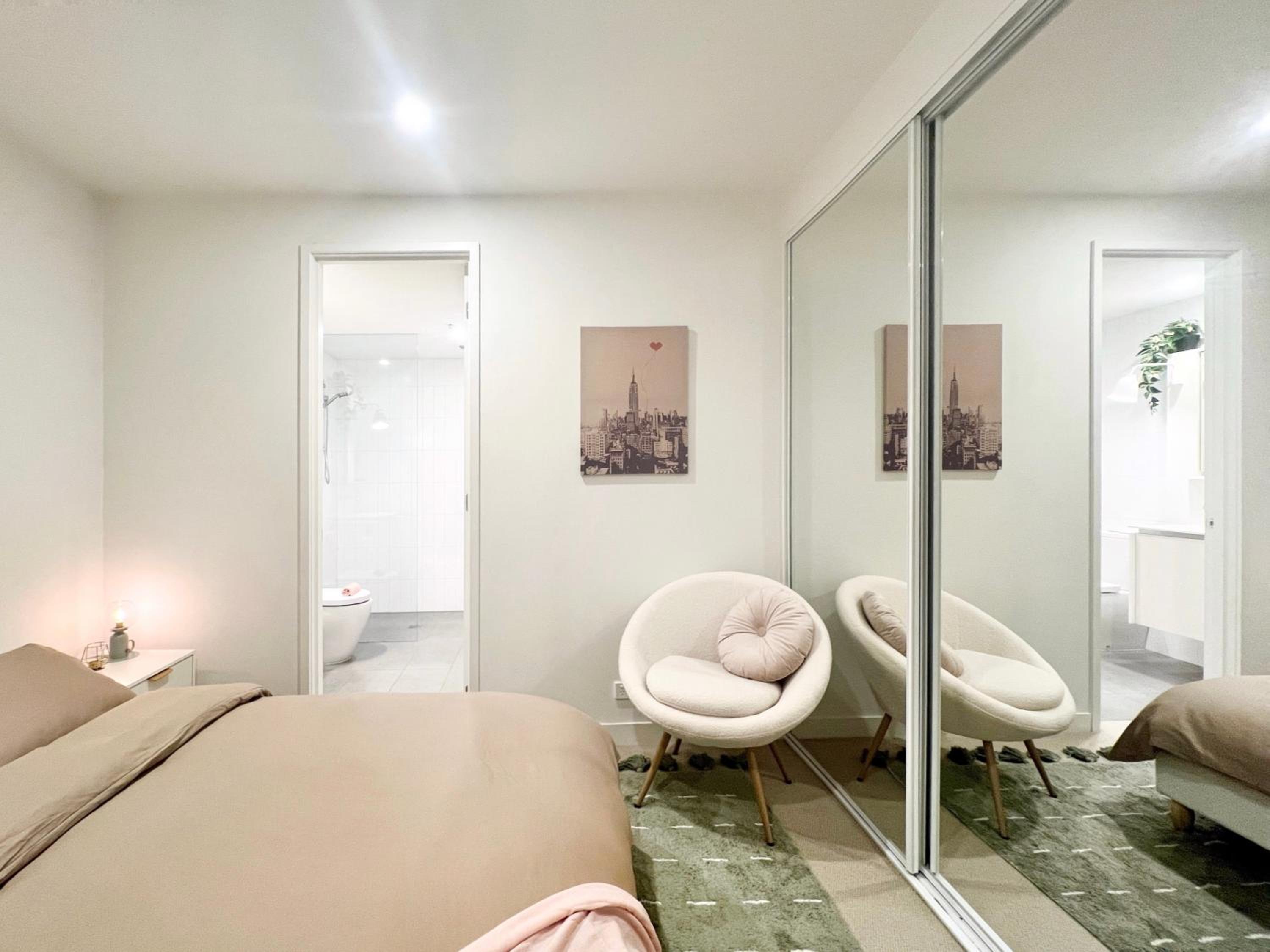 Indulge Luxury Holiday Near Brighton Beach with Private Garden Parking