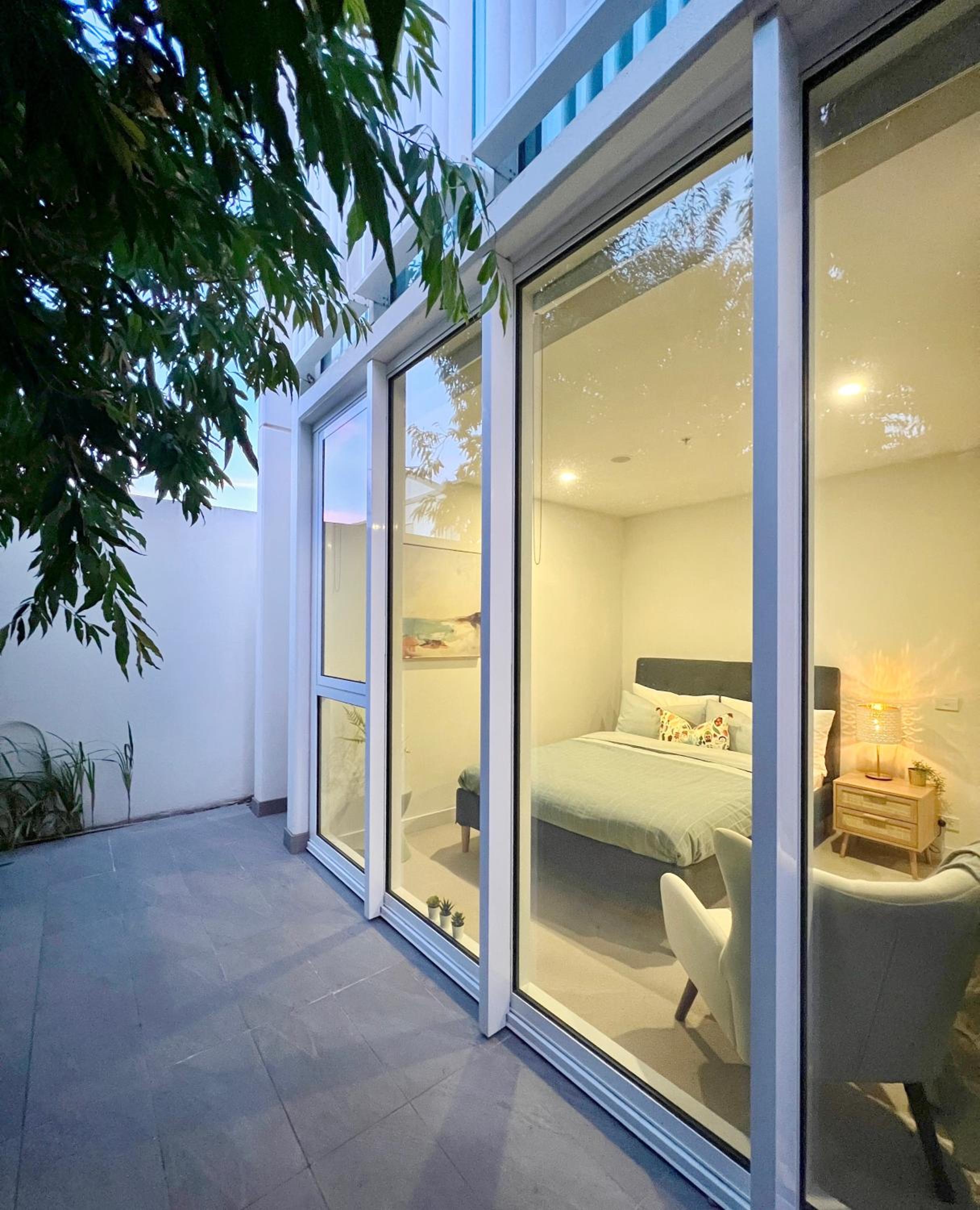 Indulge Luxury Holiday Near Brighton Beach with Private Garden Parking