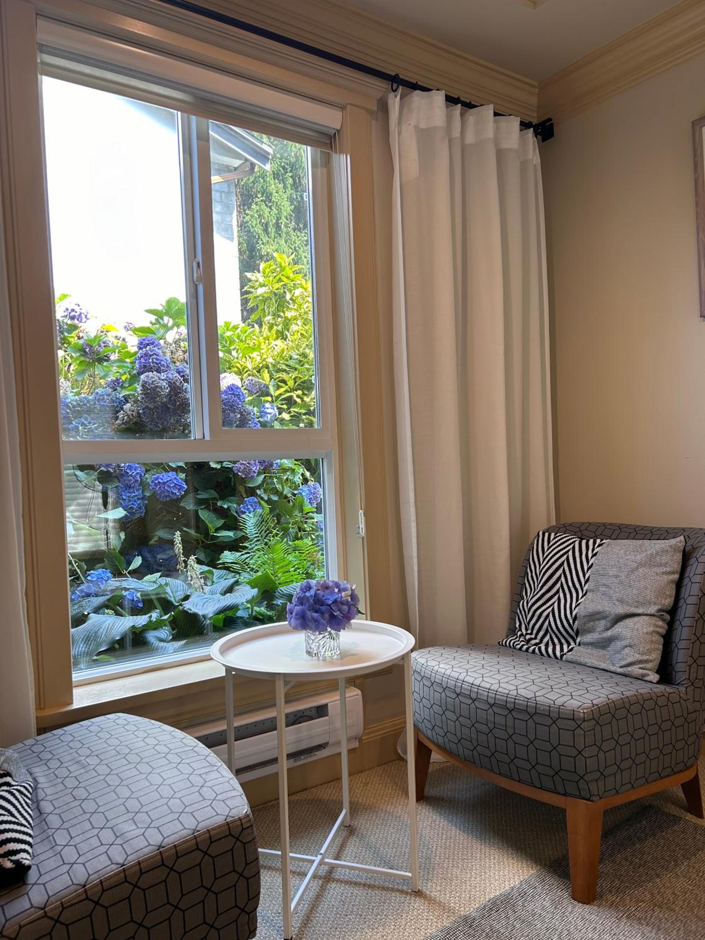 Adorable Private Stay with Garden View in Richmond
