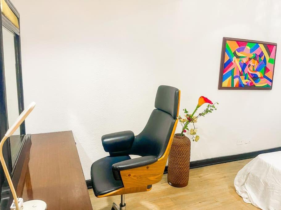 Lovely 2BR Penthouse in Poblacion, Makati view 2