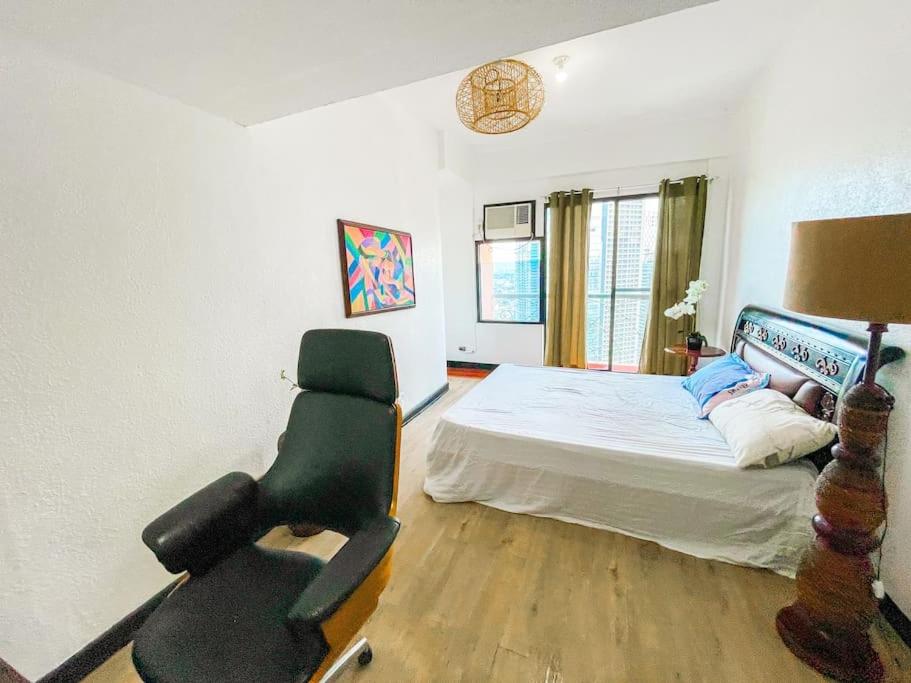 Lovely 2BR Penthouse in Poblacion, Makati view 3