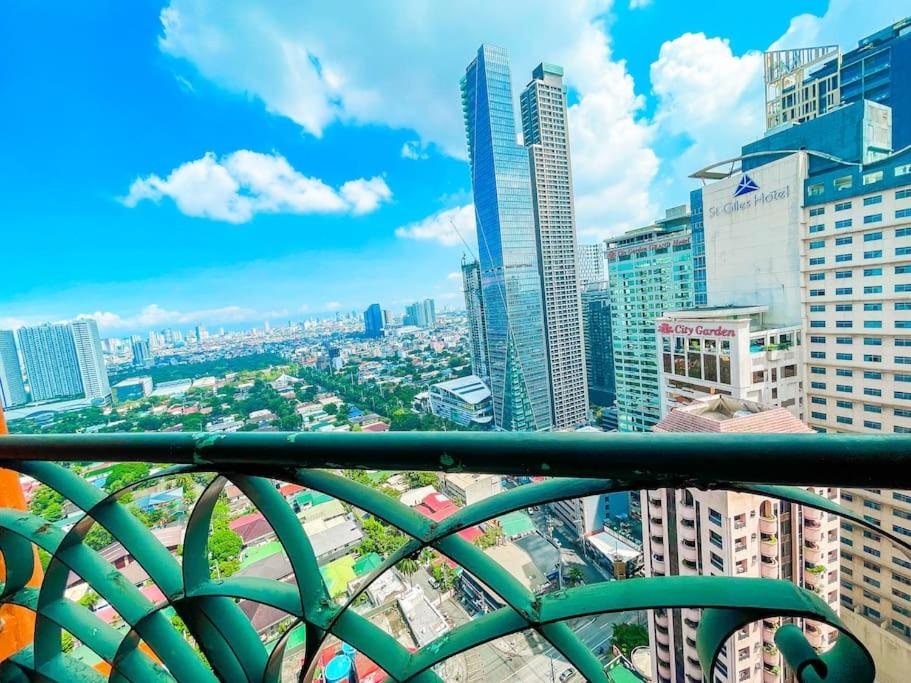 Lovely 2BR Penthouse in Poblacion, Makati view 4