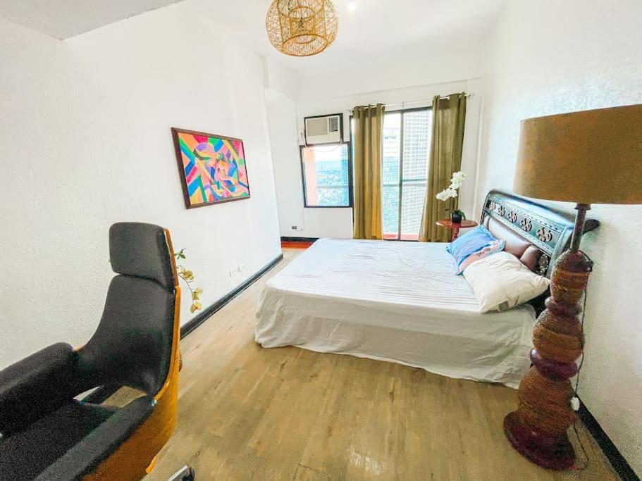 Lovely 2BR Penthouse in Poblacion, Makati view 5