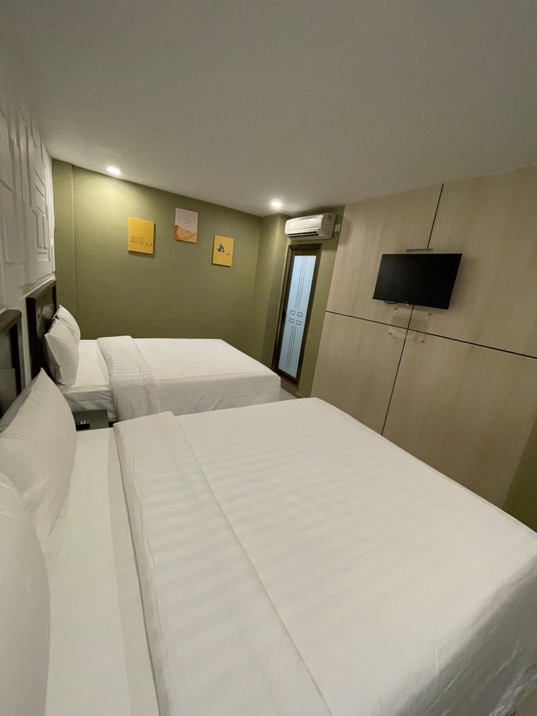 Urbanview Hotel X Ten Harbour Bay Batam