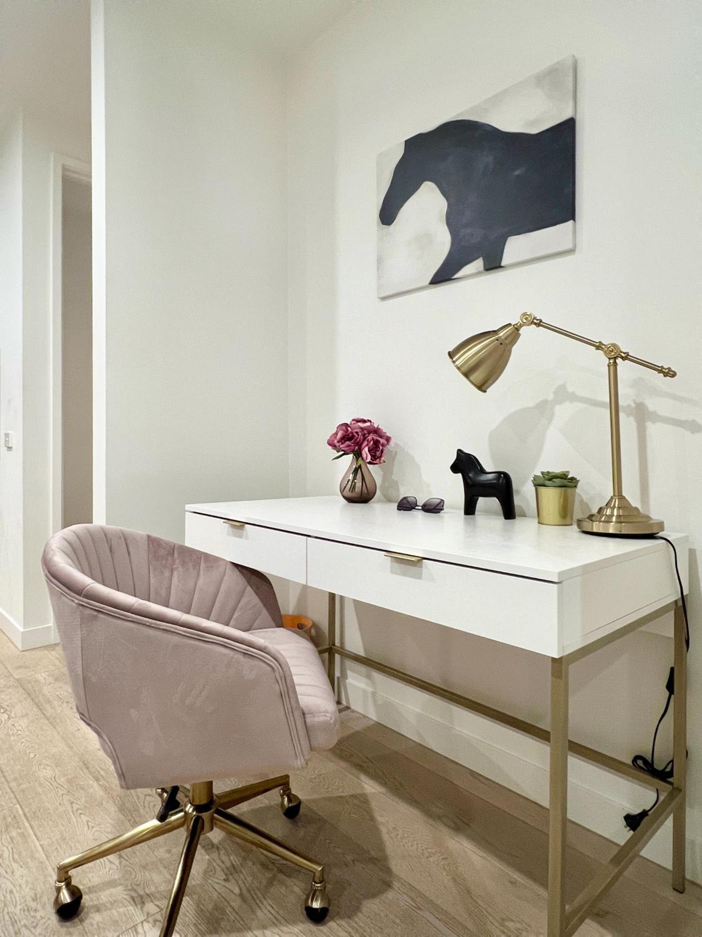 Indulge Luxury Holiday Near Brighton Beach with Private Garden Parking