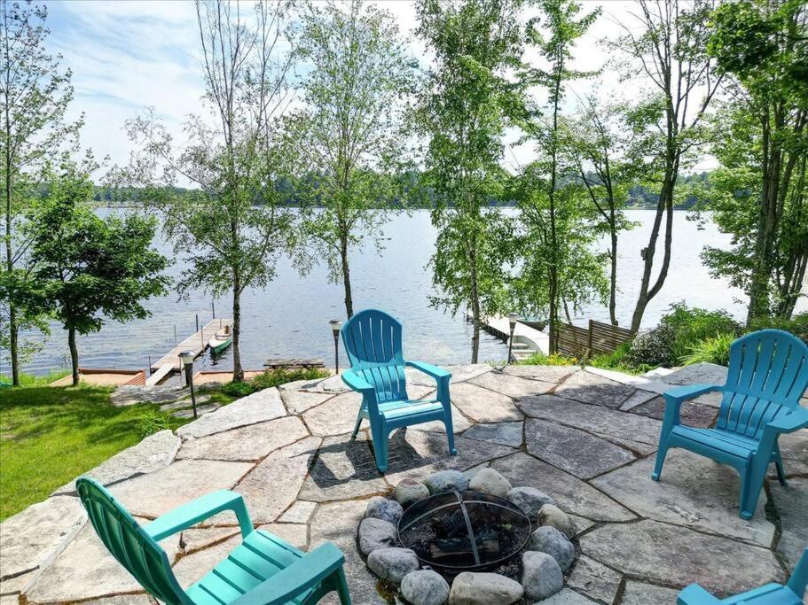 Cozy 3-Bdrm Waterfront Cottage