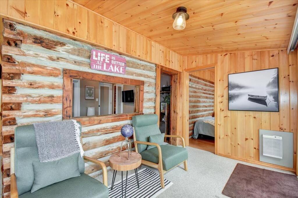 Cozy 3-Bdrm Waterfront Cottage