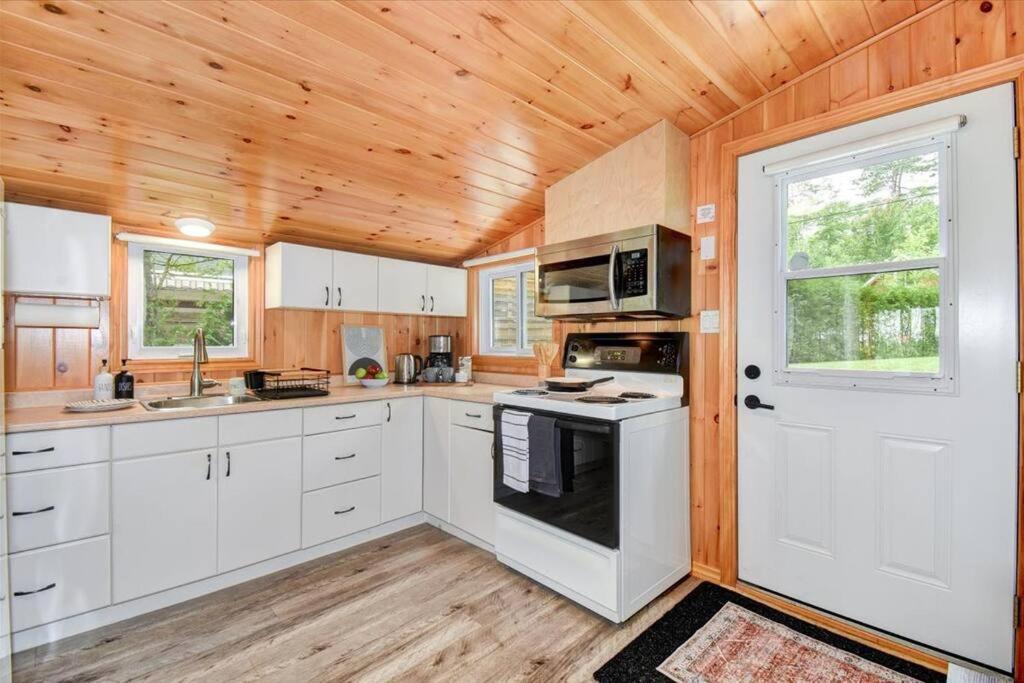 Cozy 3-Bdrm Waterfront Cottage