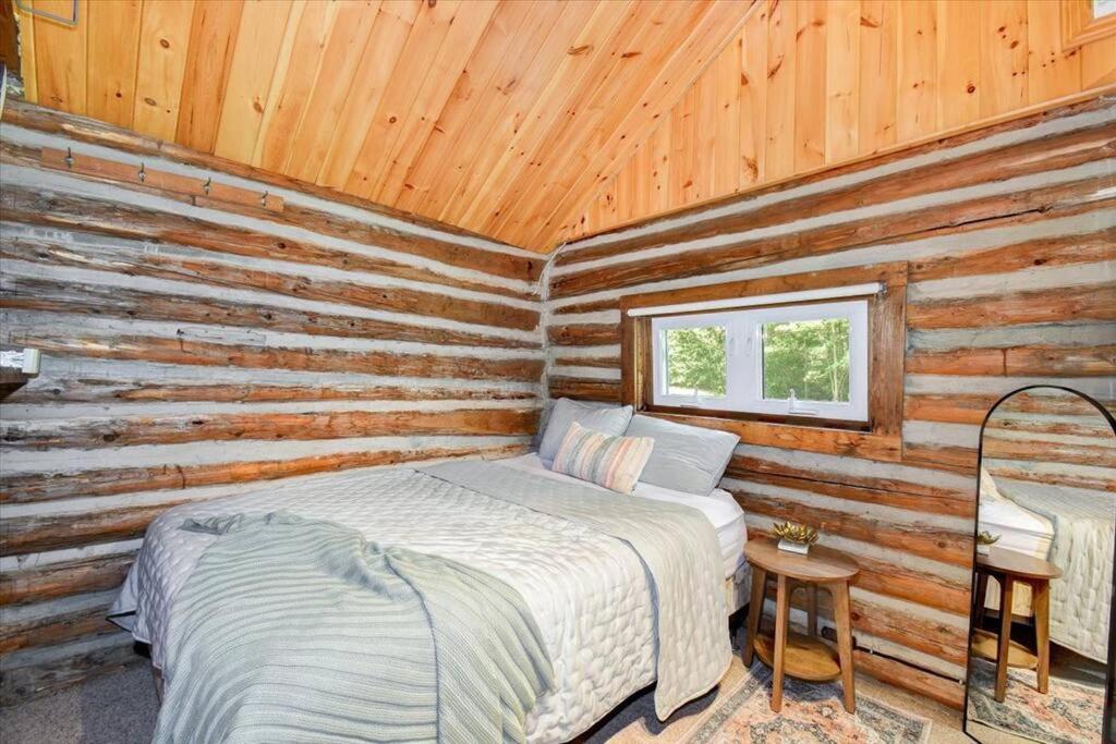 Cozy 3-Bdrm Waterfront Cottage