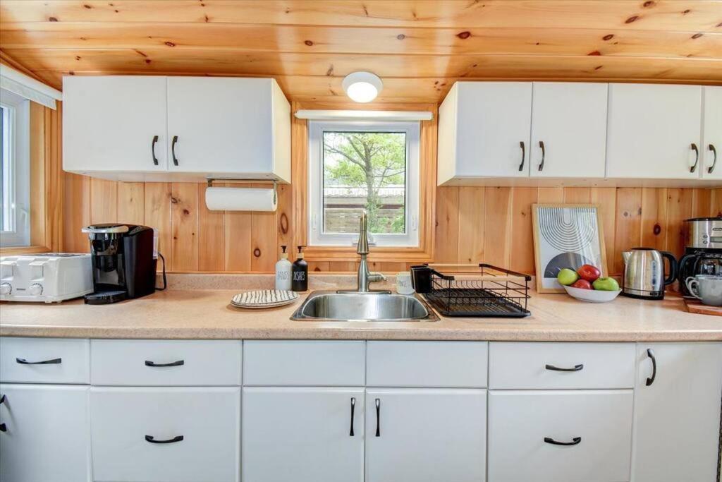 Cozy 3-Bdrm Waterfront Cottage