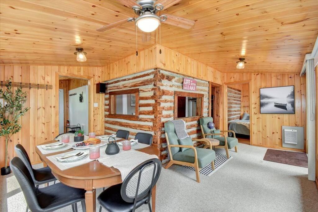 Cozy 3-Bdrm Waterfront Cottage
