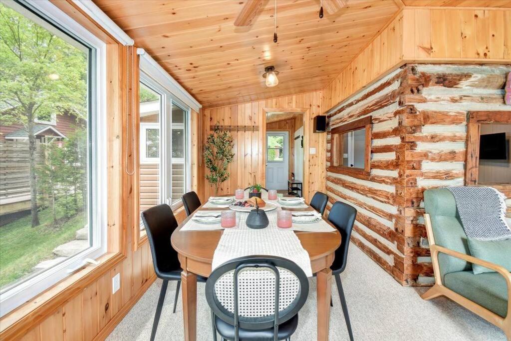 Cozy 3-Bdrm Waterfront Cottage