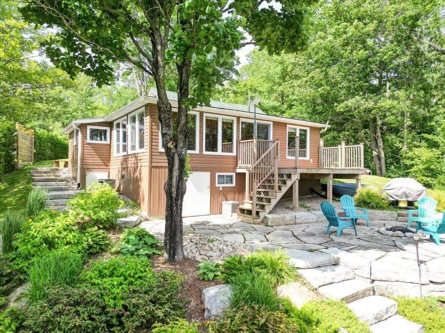 Cozy 3-Bdrm Waterfront Cottage