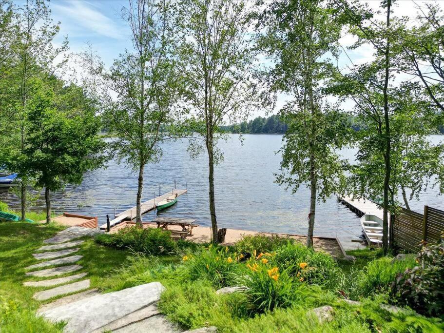 Cozy 3-Bdrm Waterfront Cottage