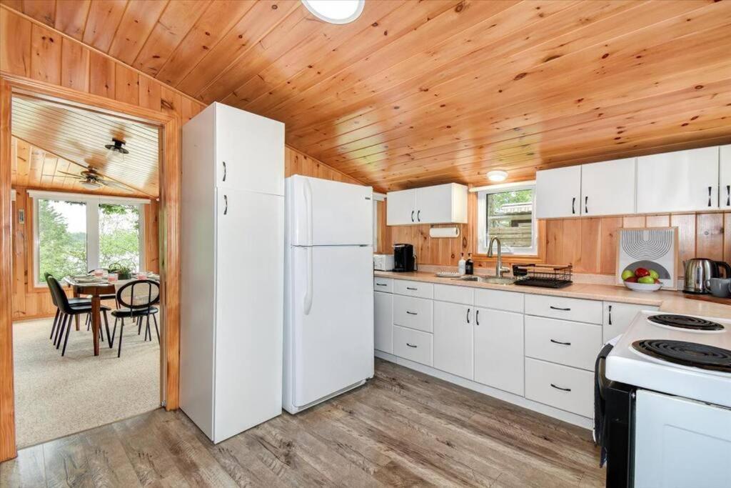 Cozy 3-Bdrm Waterfront Cottage
