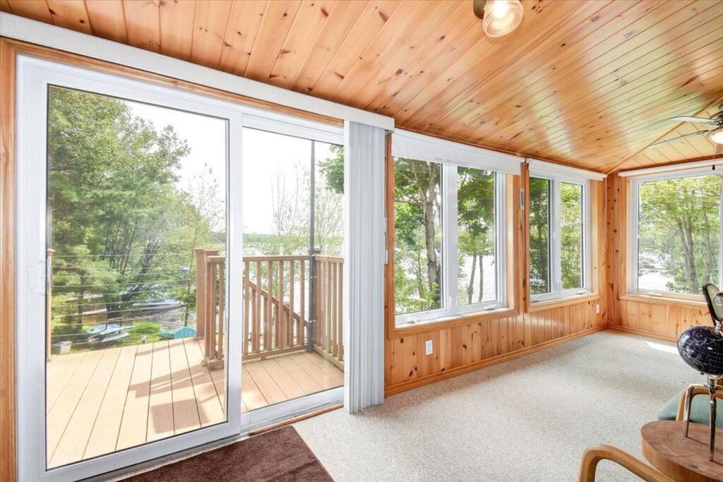 Cozy 3-Bdrm Waterfront Cottage
