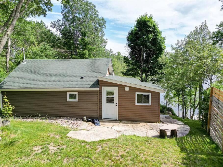 Cozy 3-Bdrm Waterfront Cottage