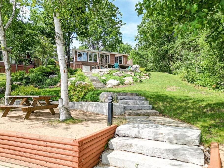Cozy 3-Bdrm Waterfront Cottage