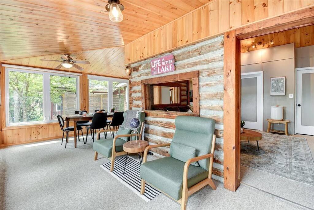 Cozy 3-Bdrm Waterfront Cottage